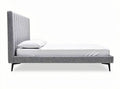 Stijlvol bed met gestreepte achterkant en zwart metalen poten 200 x 160 x 90cm